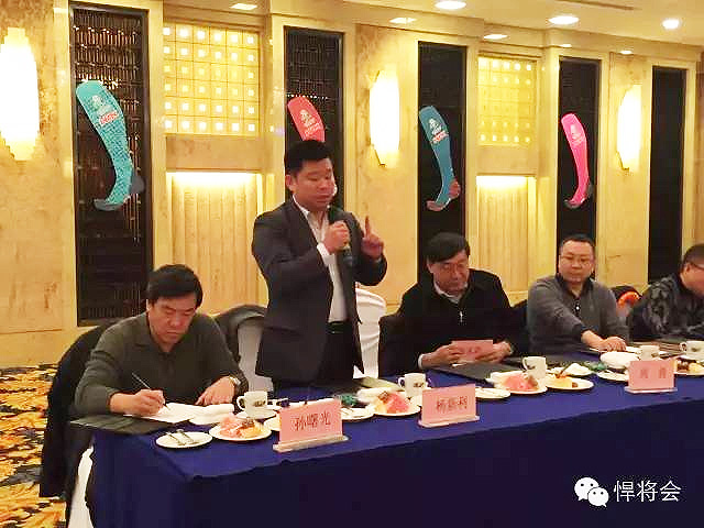 新疆十三冬组委会秘书长杨新利在仪式上发言